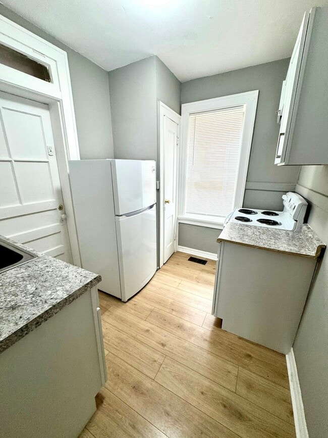 Building Photo - 4223 Ellenwood Ave