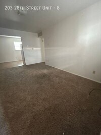 Building Photo - 203 28th St