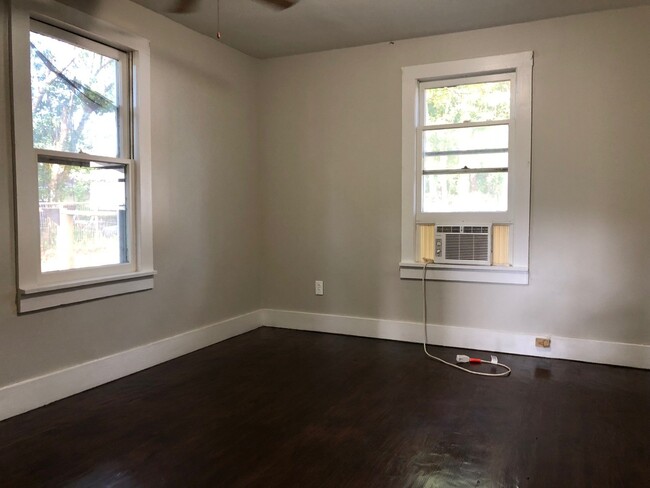 Building Photo - 1-Bedroom, 1-Bathroom Home in Deland - Imm...