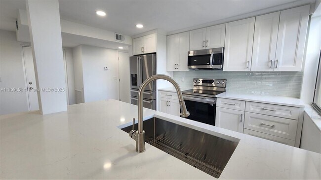 Primary Photo - 750 Egret Cir