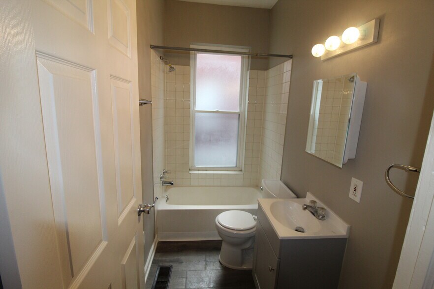 Building Photo - 392 N Garfield Ave