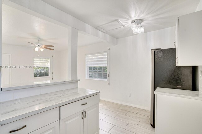 Building Photo - 5401 SW 97th Ct