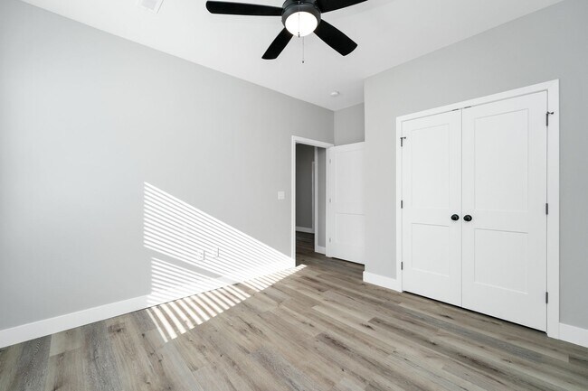 Building Photo - Hickory Village 55 Plus, LLC - 3700 E Cherry St Springfield, MO 65809