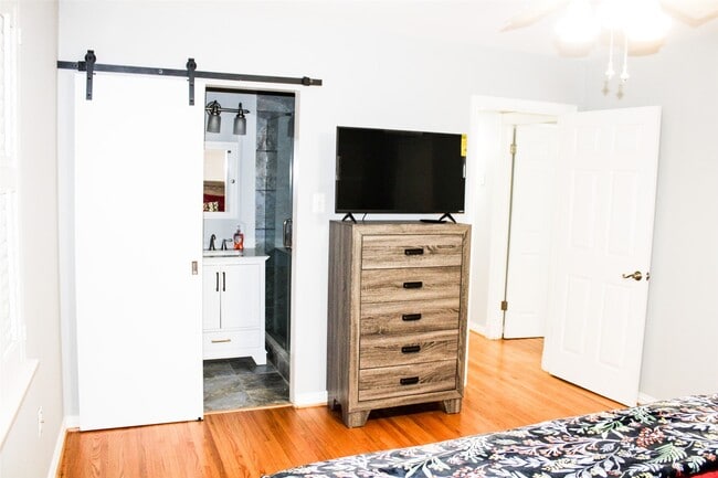 Building Photo - 8910 Greiner Dr