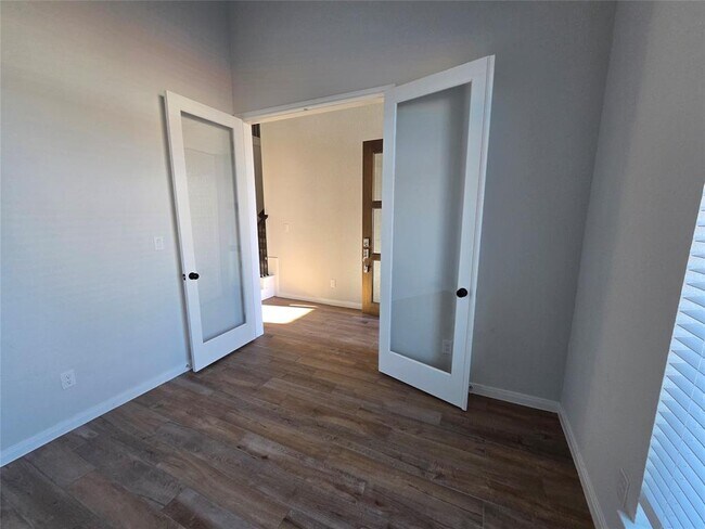 Building Photo - 221 Bauer Lp