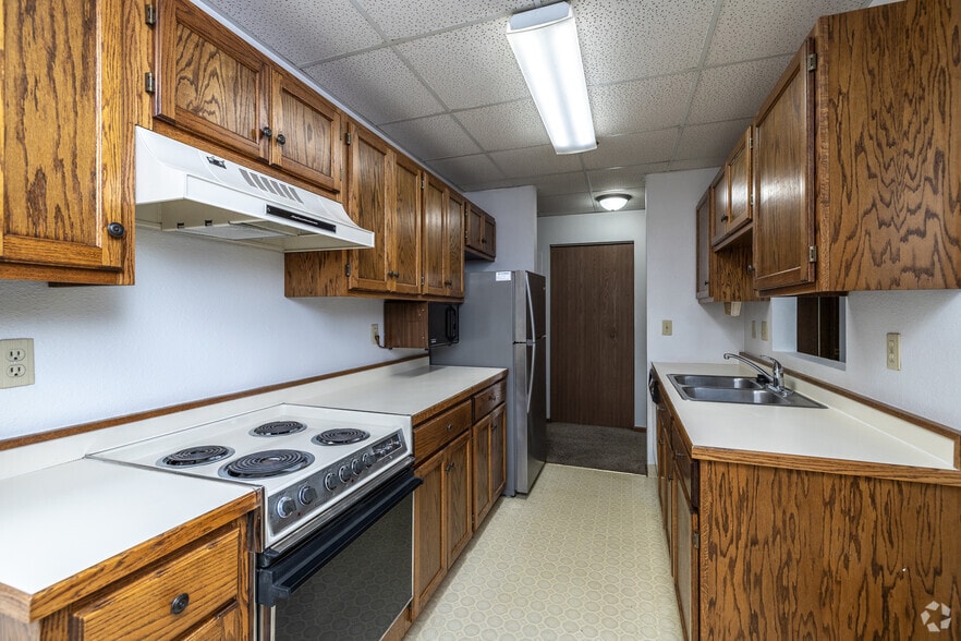 1BR, 1BA - 596SF - Kitchen - Block 6 Apartments