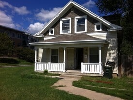 Building Photo - 918 W 3rd St