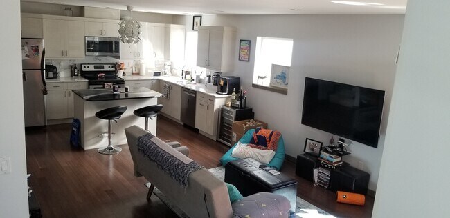 Building Photo - 4032 Pasadena Pl NE