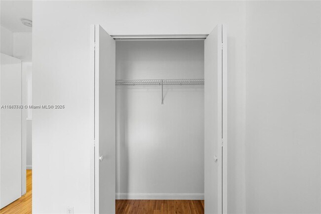 Building Photo - 1162 SW 44th Ave