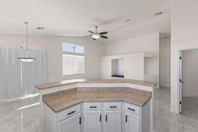 Building Photo - 3940 E Minton St