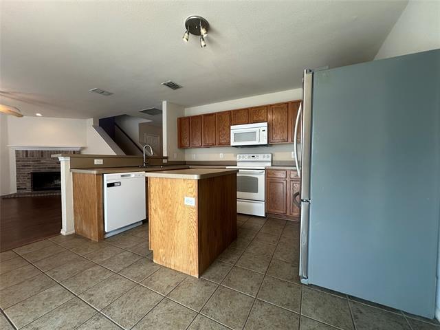 Building Photo - 2900 Windhaven Dr