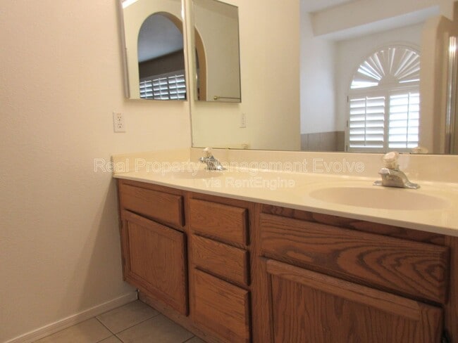 Building Photo - 1560 W Cindy St