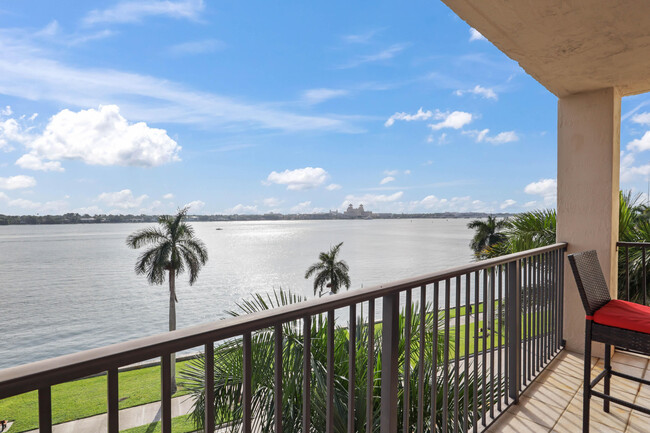 Building Photo - 1801 N Flagler Dr