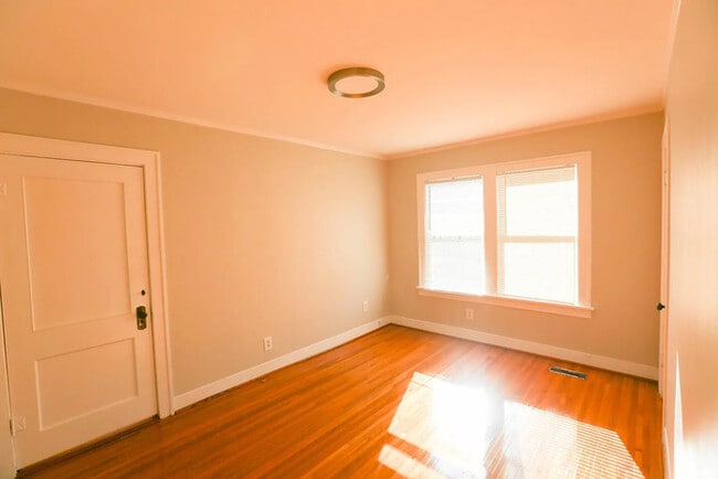 Building Photo - 723 N Monroe St