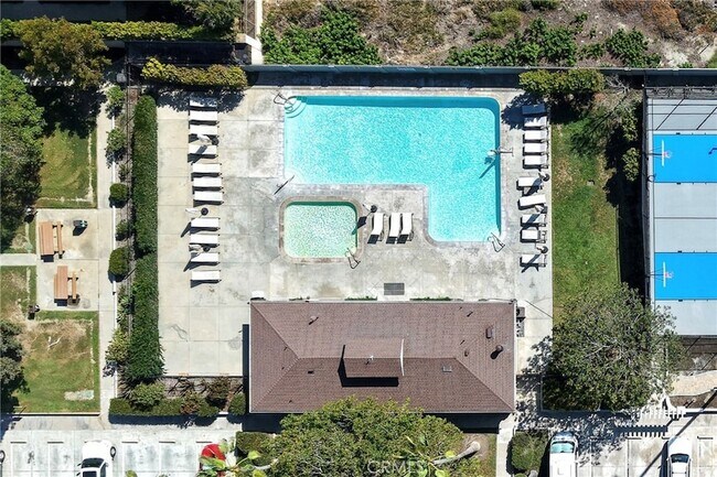 Building Photo - 8231 Deerfield Dr