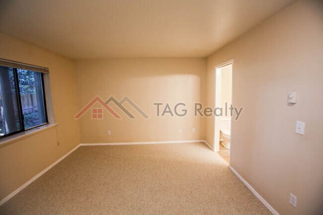 Building Photo - Charming 2 Bed 2 Bath Condo in Redmond
