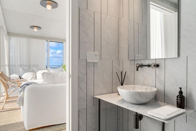 Building Photo - 4701 Meridian Ave