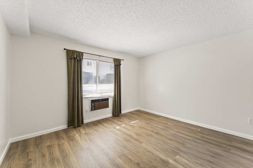 Building Photo - 18530 Hatteras St