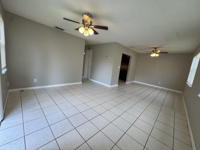 Building Photo - 3594 Almar Rd