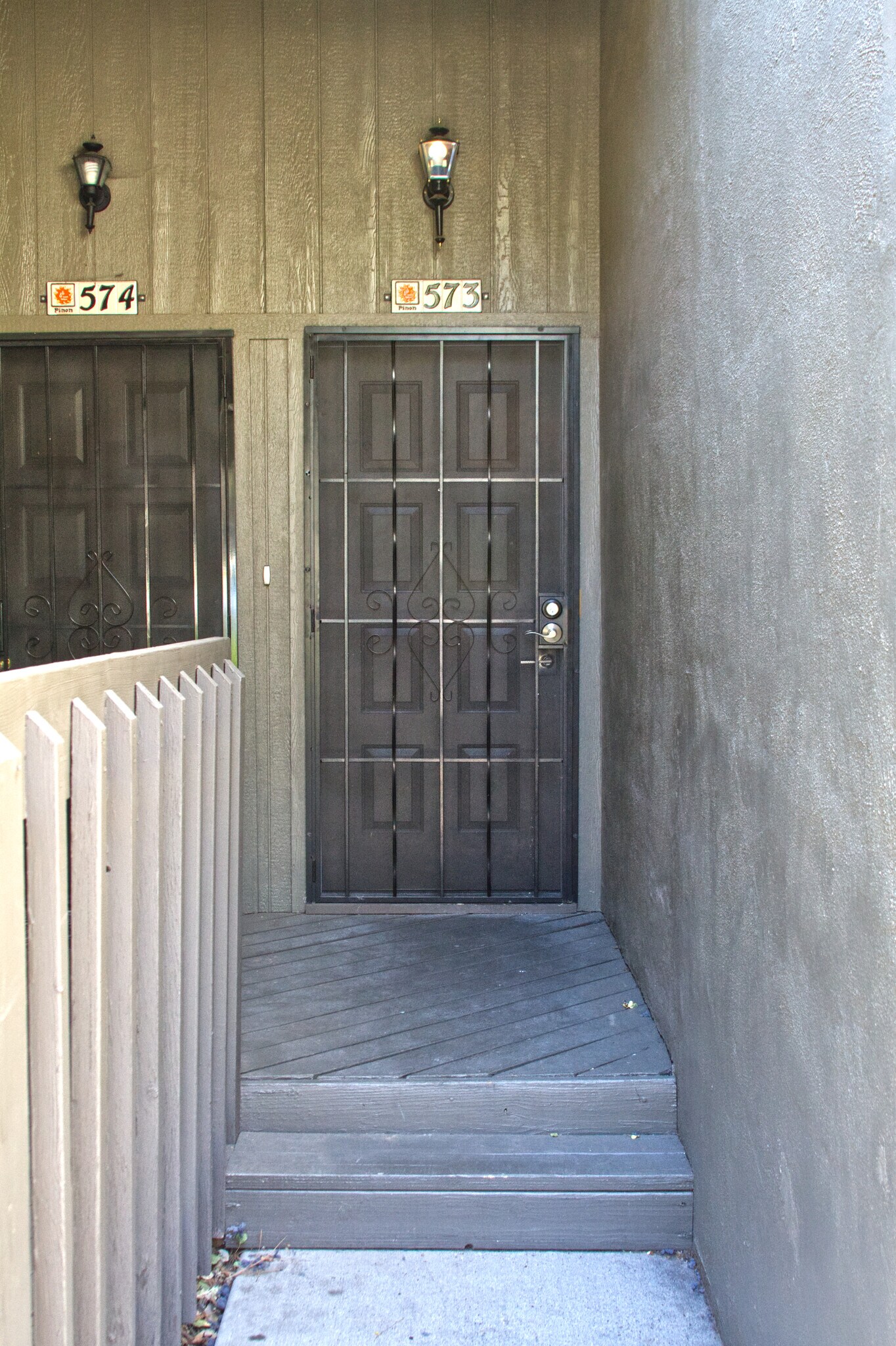 Building Photo - 2605 N Pinon Ridge Dr