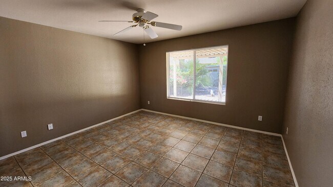Building Photo - 6126 W Paradise Ln