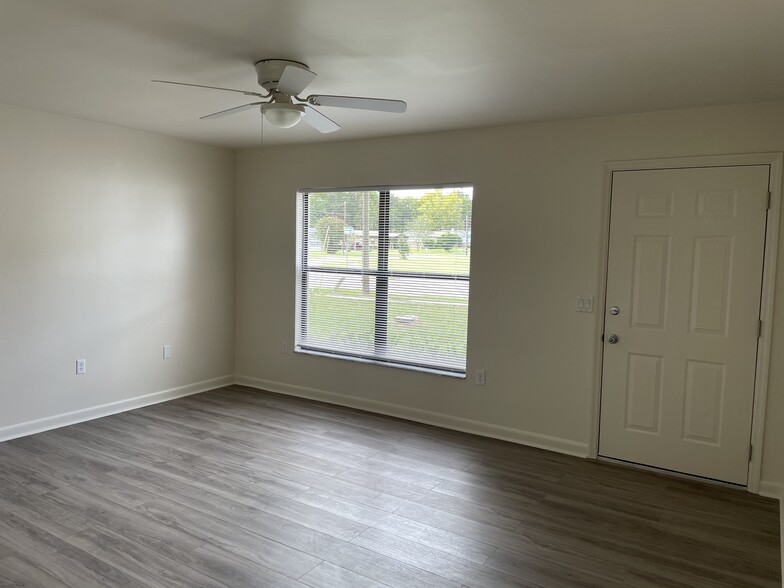 Building Photo - 1422 Pembrook Dr