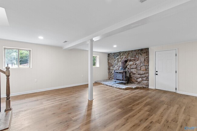 Building Photo - 285 Ruby Dr