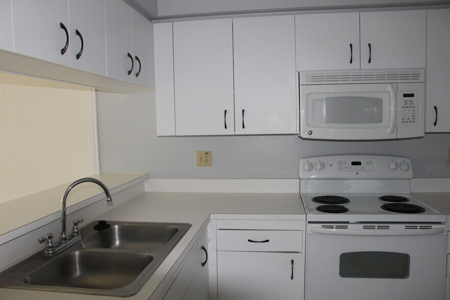 Building Photo - 404 Bouchelle Dr