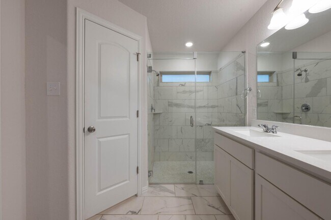 Building Photo - 2089 Egret Ave