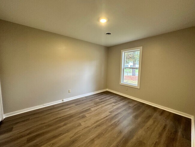 Building Photo - 7446 Bellehaven Dr