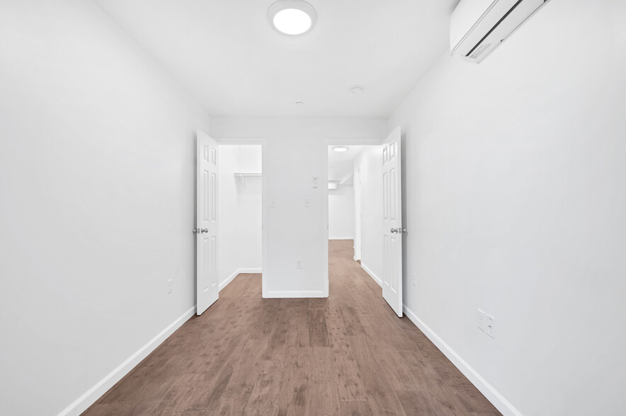 View of hallway and walk-in closet from bedroom - 5333 42nd St NW