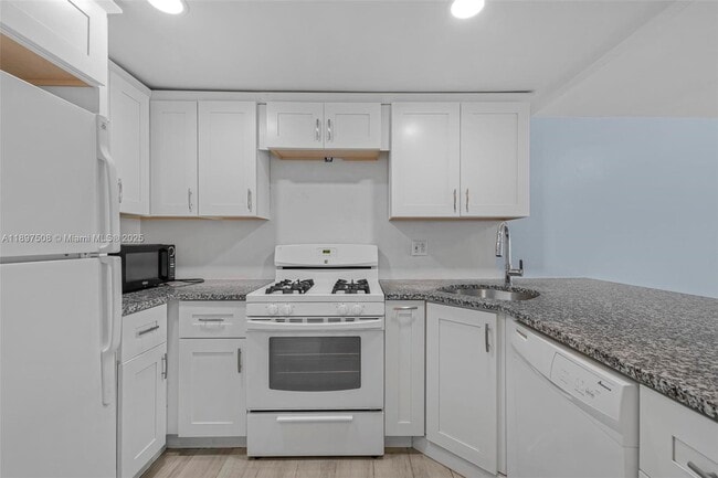 Building Photo - 6709 N Kendall Dr