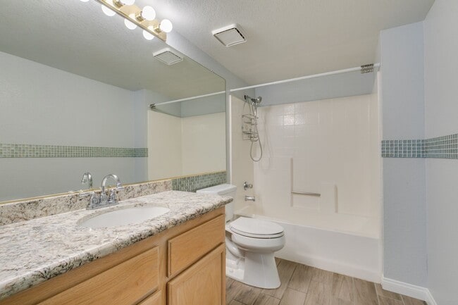 Building Photo - Updated 2-Bedroom Condo with Fireplace