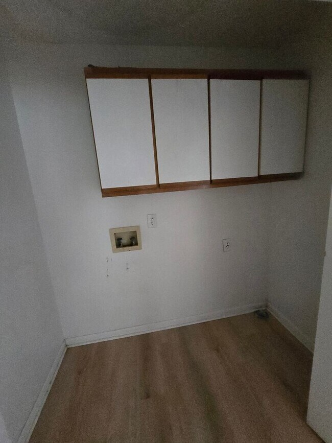 Building Photo - 3371 Galleria Dr