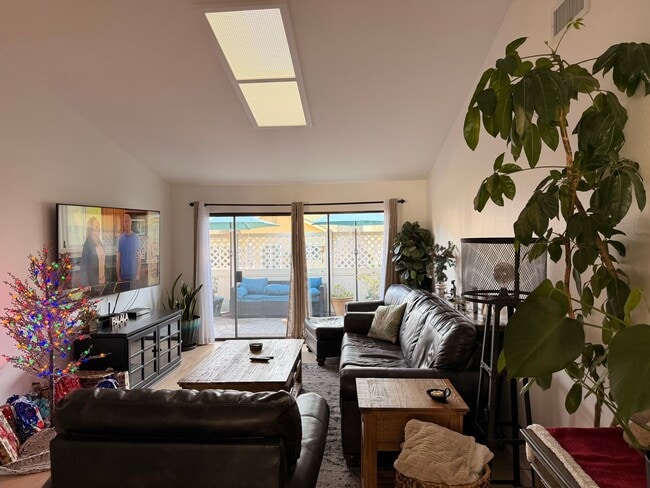 Building Photo - Updated Amalfi model with great patio too