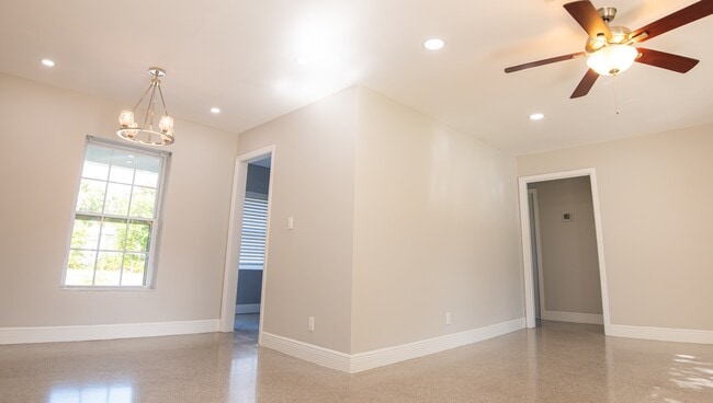 Building Photo - 259 Bloomfield Dr