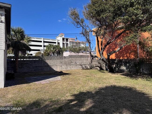 Building Photo - 436 N Grandview Ave