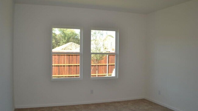 Building Photo - 824 Cedar Elm Dr