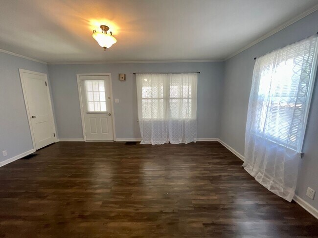 Building Photo - Farrington Grove 2 bdrm, 1 bath Beauty – Fenced Yard + Garage!