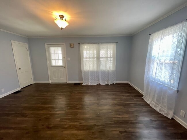 Building Photo - Spring Into Savings! Sign your lease now and get 50% OFF March Rent!