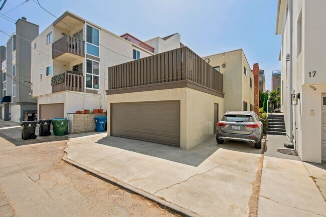 Building Photo - 21-23 Privateer Street