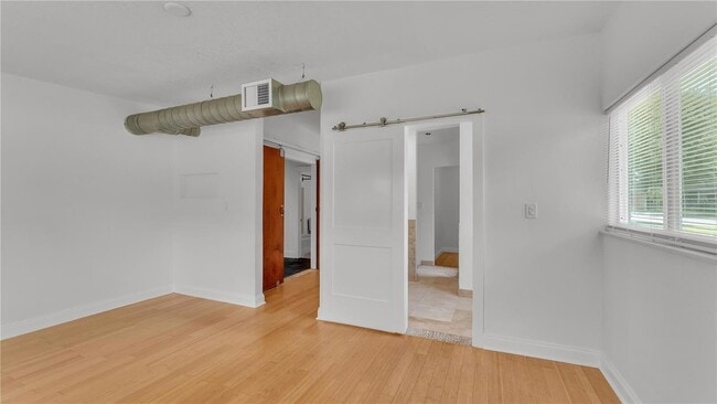 Building Photo - 2128 Sycamore Dr