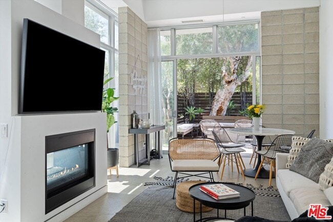 Building Photo - 720 Brooks Ave