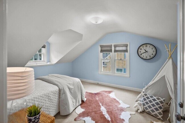 Building Photo - 5160 N Kent Ave