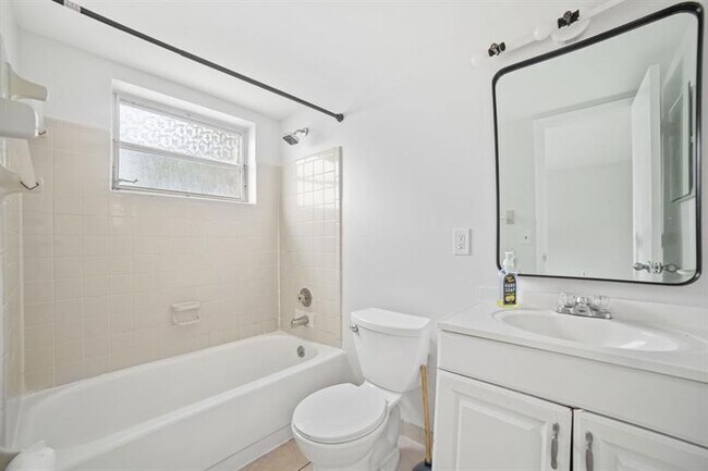 Building Photo - 461 Sunshine Dr