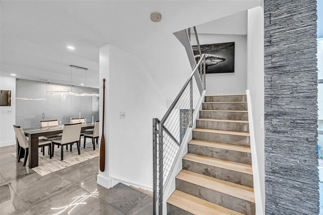 Building Photo - 1511 NE 4th Pl