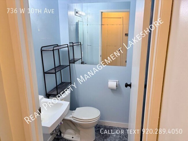 Building Photo - 736 W 10th Ave