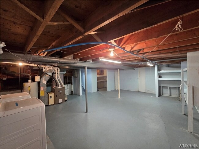 Building Photo - 161 Foxpoint W