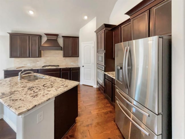 Building Photo - 1305 Freesia Dr