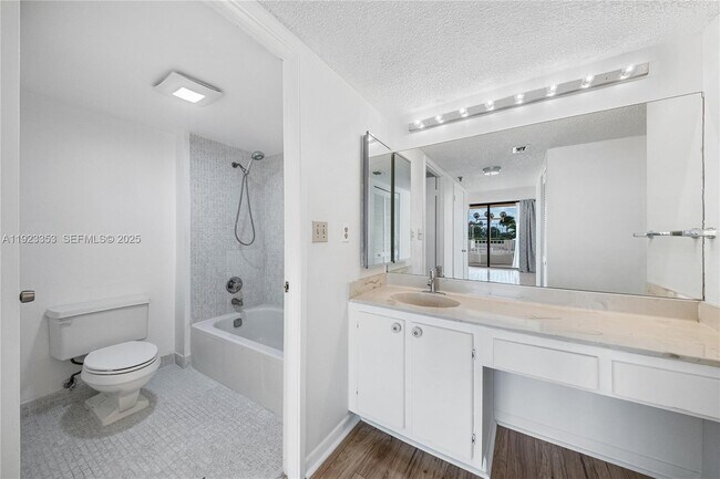 Building Photo - 290 174th St St